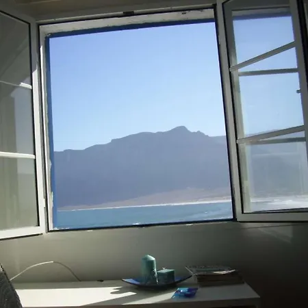 La Caleta Sleeps 6 Wifi פאמארה