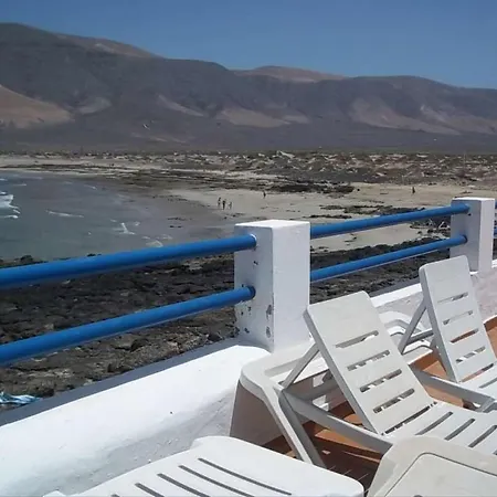 La Caleta Sleeps 6 Wifi וילה פאמארה